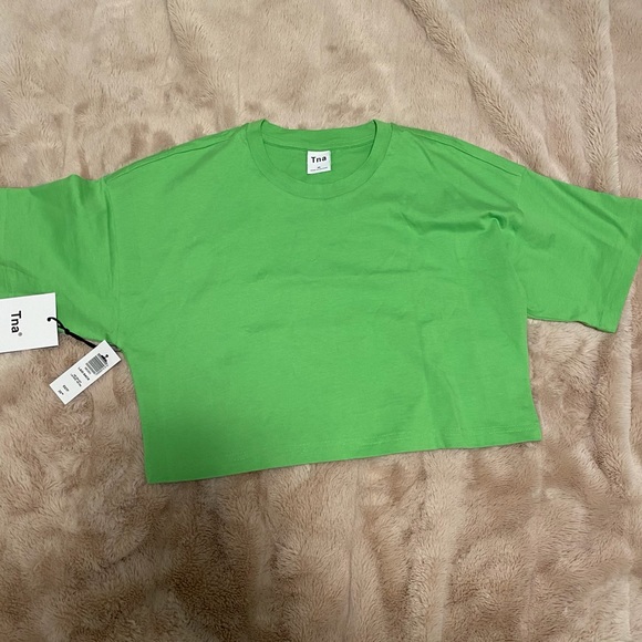 TNA cropped Tee - Picture 3 of 4
